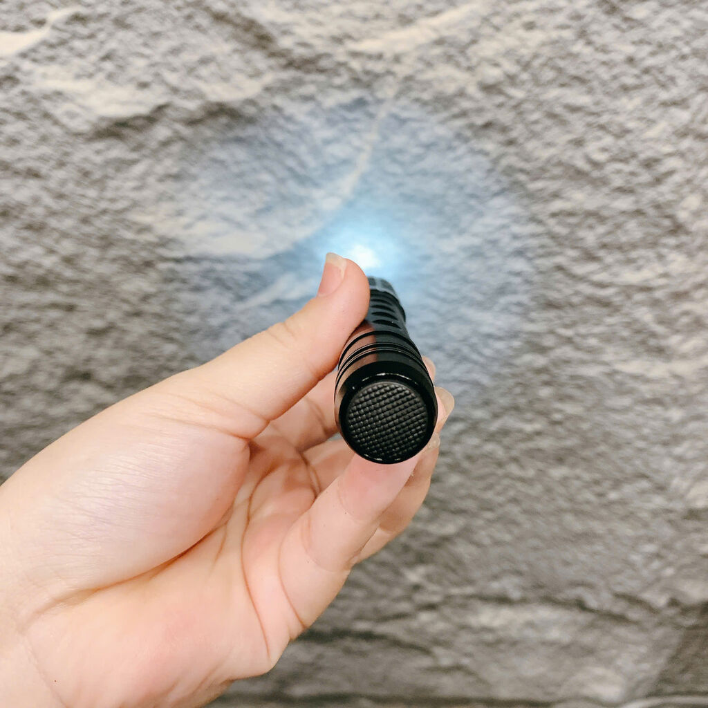 Đèn pin cầm tay hợp kim nhôm. - Ảnh 4
