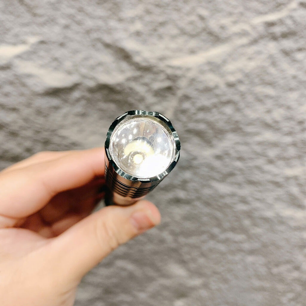 Đèn pin cầm tay hợp kim nhôm. - Ảnh 5