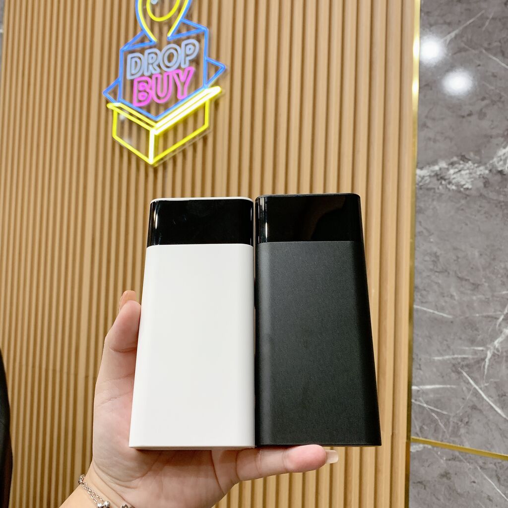 Pin dự phòng kèm cáp 20.000 mAh - vuông