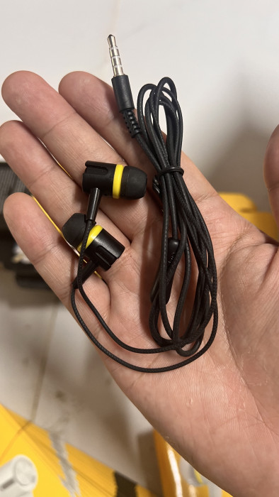 Tai nghe in-ear T-40 Realme hàng Nhà Máy , chân 3.5mm phù hợp mọi loại thiết bị. (không hộp)