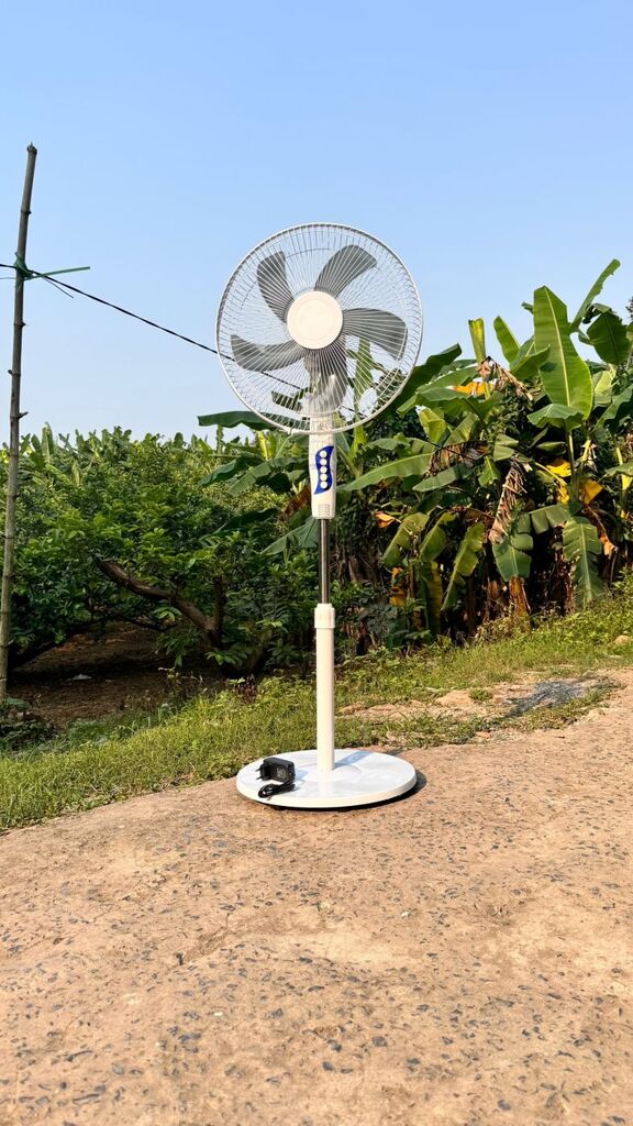 Quạt cây tích điện Solar Fan - quạt sạc , động cơ không chổi than (ko kèm panel năng lượng mặt trời