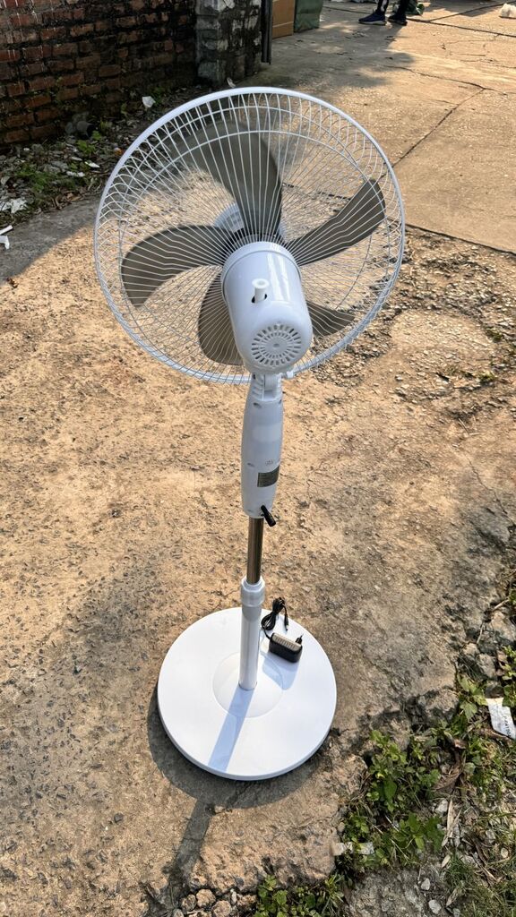 Quạt cây tích điện Solar Fan - quạt sạc , động cơ không chổi than (ko kèm panel năng lượng mặt trời  - Ảnh 4